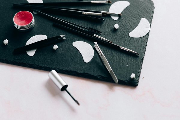 Explorez les Essentiels de la Mode Féminine lors des Défilés de Haute Couture